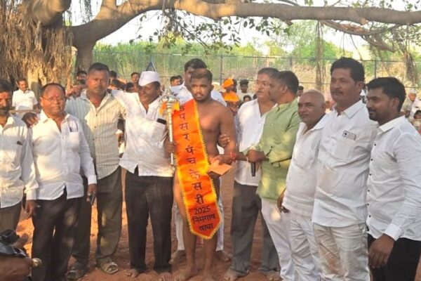 निमगाव वाघाच्या यात्रेत थरारक कुस्त्यांनी रंगला आखाडा